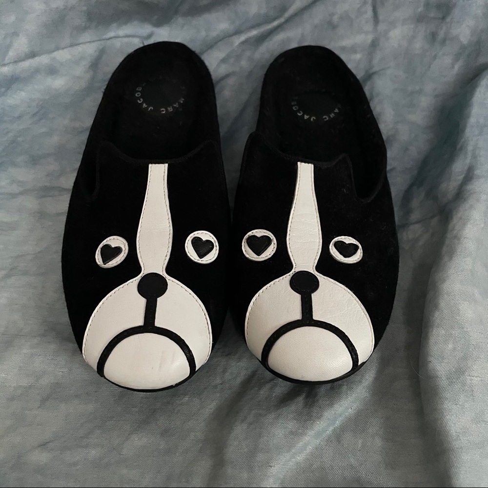 The cutest MARC by MARC JACOBS pup slip ons 🥺